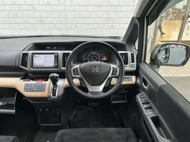 ホンダ ステップワゴン G インターナビコンフォートセレ 埼玉県 2013(平25)年 3.8万km スーパープラチナメタリック 純正ナビ（AM/FM/TV）/バックカメラ/クルーズコントロール/ビルトインＥＴＣ/両側パワースライドドア/純正フロアマット/純正16インチAW/ドアバイザー/オートライト/ヘッドライト/横滑り防止/アイドリングストップ/電動格納ミラー/スマートキー/スペアキー1本/保証書/車両/ナビ取扱説明書