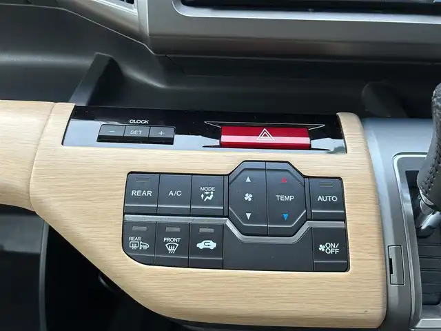 ホンダ ステップワゴン G インターナビコンフォートセレ 埼玉県 2013(平25)年 3.8万km スーパープラチナメタリック 純正ナビ（AM/FM/TV）/バックカメラ/クルーズコントロール/ビルトインＥＴＣ/両側パワースライドドア/純正フロアマット/純正16インチAW/ドアバイザー/オートライト/ヘッドライト/横滑り防止/アイドリングストップ/電動格納ミラー/スマートキー/スペアキー1本/保証書/車両/ナビ取扱説明書