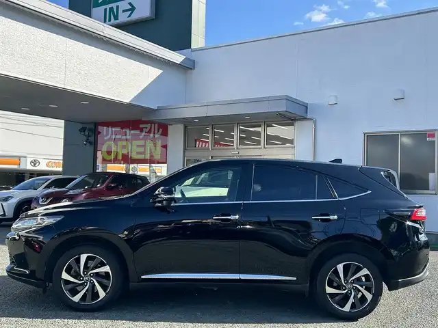 トヨタ ハリアー プレミアム 熊本県 2019(平31)年 12.4万km ブラック ワンオーナー/パノラマムーンルーフ/純正9インチナビ（NSZT-Y68T）/【フルセグTV/Bluetooth/CD/DVD】/バックカメラ/レーダークルーズコントロール/プリクラッシュセーフティー/レーンディパーチャーアラート/クリアランスソナー/オートLEDライト/オートハイビーム/ウィンカーミラー/ブレーキホールド/パワーバックドア/ハーフレザーシート/D席パワーシート/純正18インチAW/革巻きステアリング/ステアリングスイッチ/ドライブレコーダー前後/ETC/プッシュスタート/スマートキー/純正フロアマット/横滑り防止装置/アイドリングストップ/ABS/保証書/スペアキー