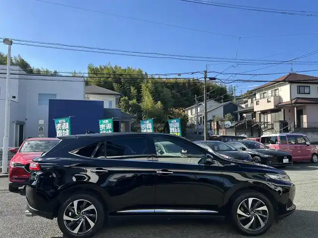トヨタ ハリアー プレミアム 熊本県 2019(平31)年 12.4万km ブラック ワンオーナー/パノラマムーンルーフ/純正9インチナビ（NSZT-Y68T）/【フルセグTV/Bluetooth/CD/DVD】/バックカメラ/レーダークルーズコントロール/プリクラッシュセーフティー/レーンディパーチャーアラート/クリアランスソナー/オートLEDライト/オートハイビーム/ウィンカーミラー/ブレーキホールド/パワーバックドア/ハーフレザーシート/D席パワーシート/純正18インチAW/革巻きステアリング/ステアリングスイッチ/ドライブレコーダー前後/ETC/プッシュスタート/スマートキー/純正フロアマット/横滑り防止装置/アイドリングストップ/ABS/保証書/スペアキー