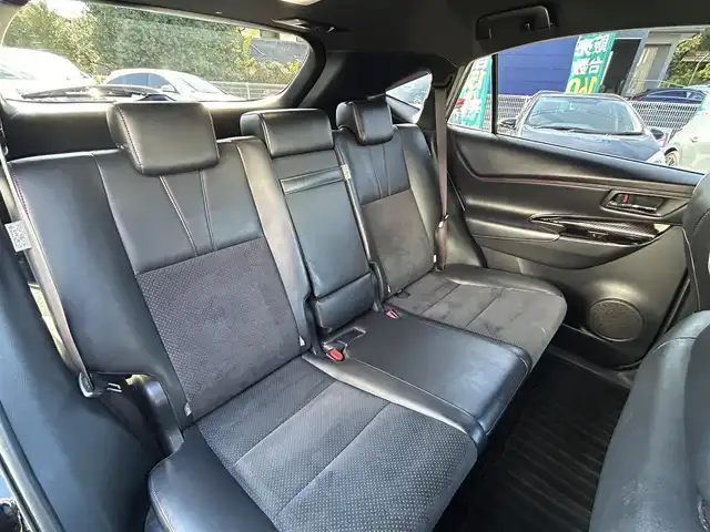 トヨタ ハリアー プレミアム 熊本県 2019(平31)年 12.4万km ブラック ワンオーナー/パノラマムーンルーフ/純正9インチナビ（NSZT-Y68T）/【フルセグTV/Bluetooth/CD/DVD】/バックカメラ/レーダークルーズコントロール/プリクラッシュセーフティー/レーンディパーチャーアラート/クリアランスソナー/オートLEDライト/オートハイビーム/ウィンカーミラー/ブレーキホールド/パワーバックドア/ハーフレザーシート/D席パワーシート/純正18インチAW/革巻きステアリング/ステアリングスイッチ/ドライブレコーダー前後/ETC/プッシュスタート/スマートキー/純正フロアマット/横滑り防止装置/アイドリングストップ/ABS/保証書/スペアキー