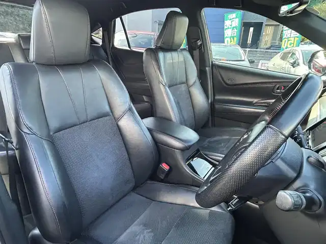 トヨタ ハリアー プレミアム 熊本県 2019(平31)年 12.4万km ブラック ワンオーナー/パノラマムーンルーフ/純正9インチナビ（NSZT-Y68T）/【フルセグTV/Bluetooth/CD/DVD】/バックカメラ/レーダークルーズコントロール/プリクラッシュセーフティー/レーンディパーチャーアラート/クリアランスソナー/オートLEDライト/オートハイビーム/ウィンカーミラー/ブレーキホールド/パワーバックドア/ハーフレザーシート/D席パワーシート/純正18インチAW/革巻きステアリング/ステアリングスイッチ/ドライブレコーダー前後/ETC/プッシュスタート/スマートキー/純正フロアマット/横滑り防止装置/アイドリングストップ/ABS/保証書/スペアキー