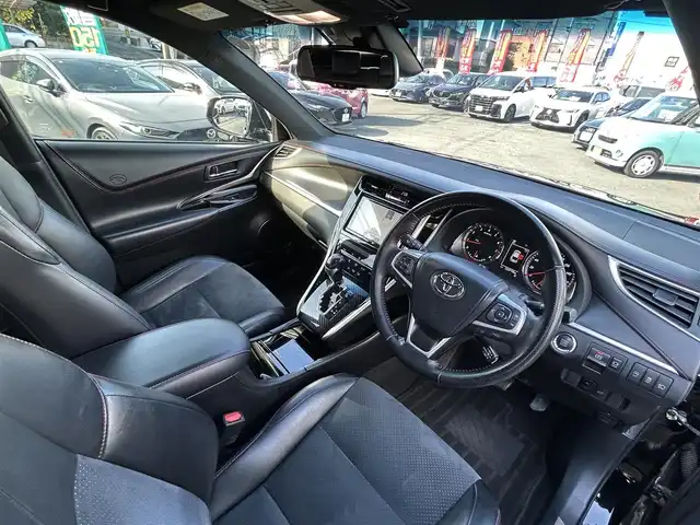 トヨタ ハリアー プレミアム 熊本県 2019(平31)年 12.4万km ブラック ワンオーナー/パノラマムーンルーフ/純正9インチナビ（NSZT-Y68T）/【フルセグTV/Bluetooth/CD/DVD】/バックカメラ/レーダークルーズコントロール/プリクラッシュセーフティー/レーンディパーチャーアラート/クリアランスソナー/オートLEDライト/オートハイビーム/ウィンカーミラー/ブレーキホールド/パワーバックドア/ハーフレザーシート/D席パワーシート/純正18インチAW/革巻きステアリング/ステアリングスイッチ/ドライブレコーダー前後/ETC/プッシュスタート/スマートキー/純正フロアマット/横滑り防止装置/アイドリングストップ/ABS/保証書/スペアキー