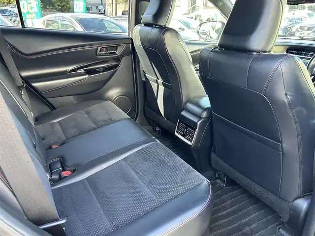 トヨタ ハリアー プレミアム 熊本県 2019(平31)年 12.4万km ブラック ワンオーナー/パノラマムーンルーフ/純正9インチナビ（NSZT-Y68T）/【フルセグTV/Bluetooth/CD/DVD】/バックカメラ/レーダークルーズコントロール/プリクラッシュセーフティー/レーンディパーチャーアラート/クリアランスソナー/オートLEDライト/オートハイビーム/ウィンカーミラー/ブレーキホールド/パワーバックドア/ハーフレザーシート/D席パワーシート/純正18インチAW/革巻きステアリング/ステアリングスイッチ/ドライブレコーダー前後/ETC/プッシュスタート/スマートキー/純正フロアマット/横滑り防止装置/アイドリングストップ/ABS/保証書/スペアキー