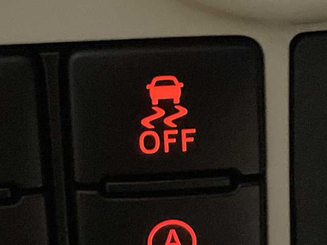 ダイハツ ムーヴ キャンバス G メイクアップ VS SAⅢ 茨城県 2022(令4)年 1.2万km パールホワイトⅢ/スムースグレーマイカメタリック 2トーン ストラーダナビ/Bluetooth/フルセグTV/両側パワースライドドア/シートヒーター/ドライブレコーダー/ビルトインETC/パノラマモニター/アイドリングストップ/横滑り防止装置/衝突軽減システム/オートライト/オートマチックハイビーム/LEDヘッドライト/コーナーセンサー/純正フロアマット/スマートキー