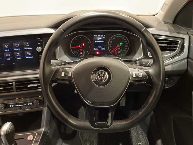 フォルクスワーゲン ポロ TSIハイライン 新潟県 2018(平30)年 4.3万km フラッシュレッド Volkswagen純正インフォテイメントシステム“Discover Pro”/・CD/DVD/BT/・ナビゲーションシステム/オールインセーフティ/・アダプティブクルーズコントロール/・プリクラッシュブレーキシステム/・ブラインドスポットディテクション/・パークディスタンスコントロール/・スタティックコーナリングライト/・リヤトラフィックアラート/・リヤビューカメラ/・オプティカルパーキングシステム/・ブレーキアシスト/ETC2.0