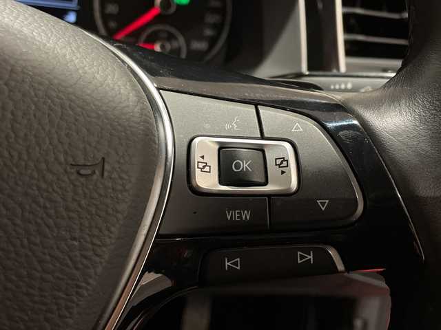 フォルクスワーゲン ポロ TSIハイライン 新潟県 2018(平30)年 4.3万km フラッシュレッド Volkswagen純正インフォテイメントシステム“Discover Pro”/・CD/DVD/BT/・ナビゲーションシステム/オールインセーフティ/・アダプティブクルーズコントロール/・プリクラッシュブレーキシステム/・ブラインドスポットディテクション/・パークディスタンスコントロール/・スタティックコーナリングライト/・リヤトラフィックアラート/・リヤビューカメラ/・オプティカルパーキングシステム/・ブレーキアシスト/ETC2.0