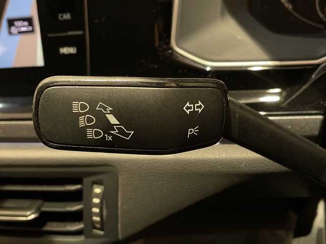 フォルクスワーゲン ポロ TSIハイライン 新潟県 2018(平30)年 4.3万km フラッシュレッド Volkswagen純正インフォテイメントシステム“Discover Pro”/・CD/DVD/BT/・ナビゲーションシステム/オールインセーフティ/・アダプティブクルーズコントロール/・プリクラッシュブレーキシステム/・ブラインドスポットディテクション/・パークディスタンスコントロール/・スタティックコーナリングライト/・リヤトラフィックアラート/・リヤビューカメラ/・オプティカルパーキングシステム/・ブレーキアシスト/ETC2.0