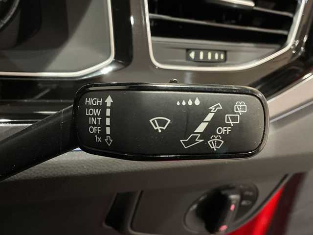 フォルクスワーゲン ポロ TSIハイライン 新潟県 2018(平30)年 4.3万km フラッシュレッド Volkswagen純正インフォテイメントシステム“Discover Pro”/・CD/DVD/BT/・ナビゲーションシステム/オールインセーフティ/・アダプティブクルーズコントロール/・プリクラッシュブレーキシステム/・ブラインドスポットディテクション/・パークディスタンスコントロール/・スタティックコーナリングライト/・リヤトラフィックアラート/・リヤビューカメラ/・オプティカルパーキングシステム/・ブレーキアシスト/ETC2.0