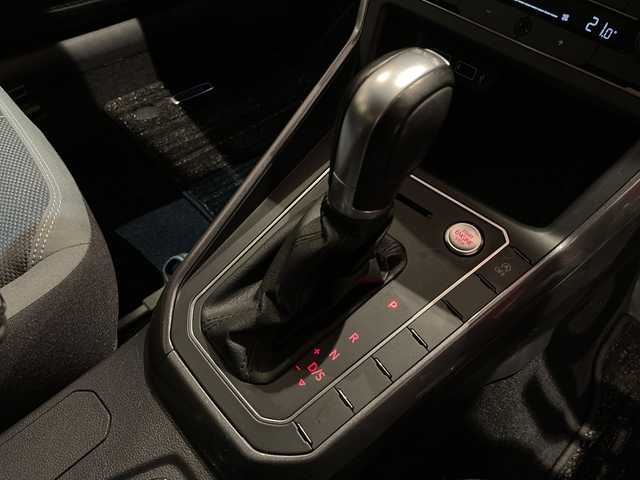 フォルクスワーゲン ポロ TSIハイライン 新潟県 2018(平30)年 4.3万km フラッシュレッド Volkswagen純正インフォテイメントシステム“Discover Pro”/・CD/DVD/BT/・ナビゲーションシステム/オールインセーフティ/・アダプティブクルーズコントロール/・プリクラッシュブレーキシステム/・ブラインドスポットディテクション/・パークディスタンスコントロール/・スタティックコーナリングライト/・リヤトラフィックアラート/・リヤビューカメラ/・オプティカルパーキングシステム/・ブレーキアシスト/ETC2.0