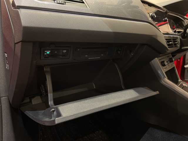 フォルクスワーゲン ポロ TSIハイライン 新潟県 2018(平30)年 4.3万km フラッシュレッド Volkswagen純正インフォテイメントシステム“Discover Pro”/・CD/DVD/BT/・ナビゲーションシステム/オールインセーフティ/・アダプティブクルーズコントロール/・プリクラッシュブレーキシステム/・ブラインドスポットディテクション/・パークディスタンスコントロール/・スタティックコーナリングライト/・リヤトラフィックアラート/・リヤビューカメラ/・オプティカルパーキングシステム/・ブレーキアシスト/ETC2.0