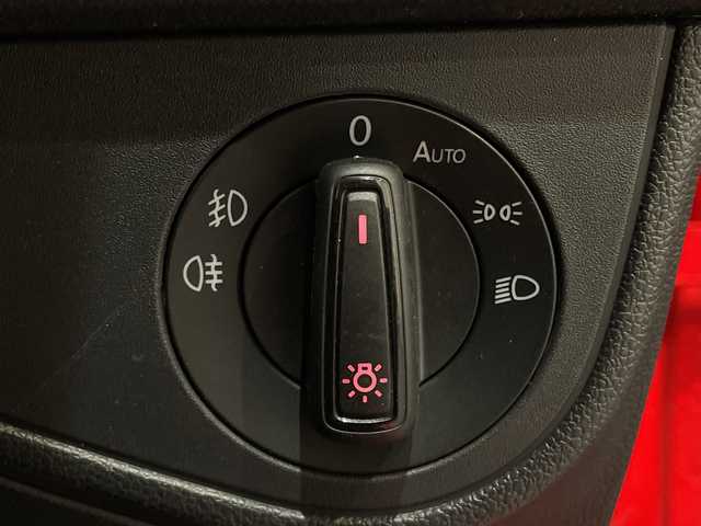 フォルクスワーゲン ポロ TSIハイライン 新潟県 2018(平30)年 4.3万km フラッシュレッド Volkswagen純正インフォテイメントシステム“Discover Pro”/・CD/DVD/BT/・ナビゲーションシステム/オールインセーフティ/・アダプティブクルーズコントロール/・プリクラッシュブレーキシステム/・ブラインドスポットディテクション/・パークディスタンスコントロール/・スタティックコーナリングライト/・リヤトラフィックアラート/・リヤビューカメラ/・オプティカルパーキングシステム/・ブレーキアシスト/ETC2.0