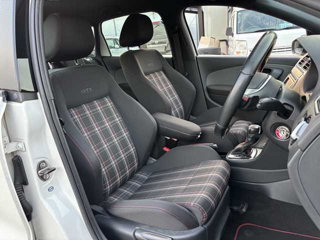 フォルクスワーゲン ポロ GTI 福岡県 2013(平25)年 6.2万km キャンディホワイト 純正ナビ/（CD/DVD/SD/USB/AUX/Bluetooth/ワンセグTV）/横滑り防止/パドルシフト/ETC/電格ミラー/スペアキー×１/保証書/取扱説明書