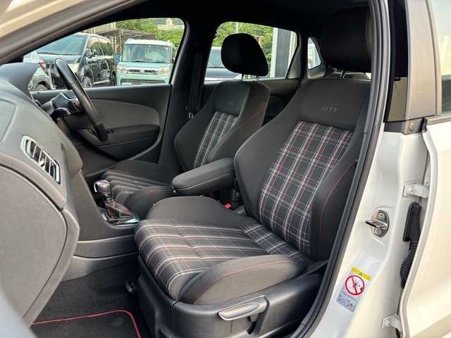 フォルクスワーゲン ポロ GTI 福岡県 2013(平25)年 6.2万km キャンディホワイト 純正ナビ/（CD/DVD/SD/USB/AUX/Bluetooth/ワンセグTV）/横滑り防止/パドルシフト/ETC/電格ミラー/スペアキー×１/保証書/取扱説明書