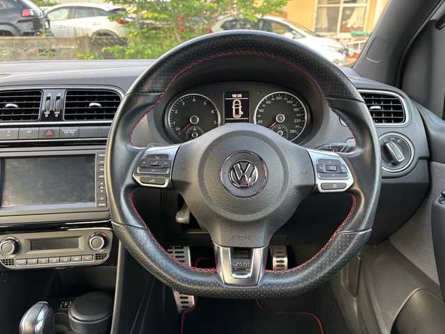フォルクスワーゲン ポロ GTI 福岡県 2013(平25)年 6.2万km キャンディホワイト 純正ナビ/（CD/DVD/SD/USB/AUX/Bluetooth/ワンセグTV）/横滑り防止/パドルシフト/ETC/電格ミラー/スペアキー×１/保証書/取扱説明書