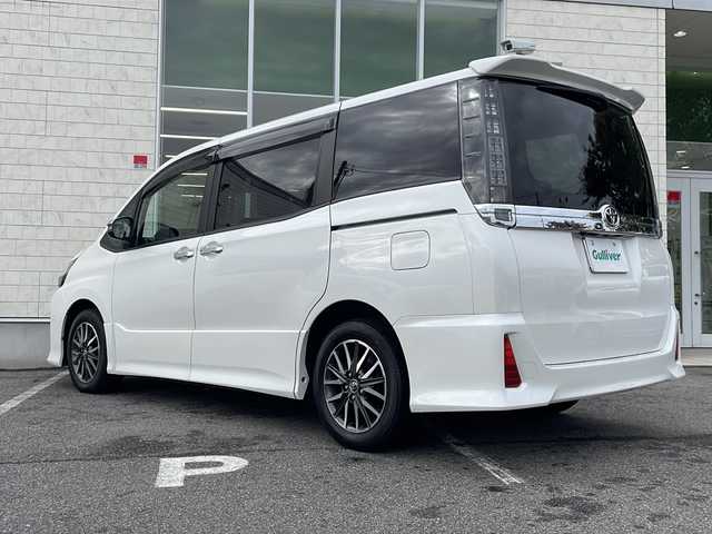 トヨタ ヴォクシー ZS 煌Ⅱ 鳥取県 2017(平29)年 10.3万km ホワイトパールクリスタルシャイン ワンオーナー/両側パワースライド/リヤクーラー/純正リヤスポイラー/純正メッキミラーカバー/純正16インチアルミ/純正フロアマット/純正ドアバイザー/社外メモリナビ/・フルセグTV、DVD、CD、SD、Bluetooth/社外フリップダウンモニター/バックカメラ/ETC/MTモード付AT/アイドリングストップ/レーンアシスト/オートハイビーム/オートライト/LEDライト/フォグランプ/横滑り防止装置/衝突被害軽減ブレーキ/スマートキー/スペアキー/新車保証書/取扱説明書