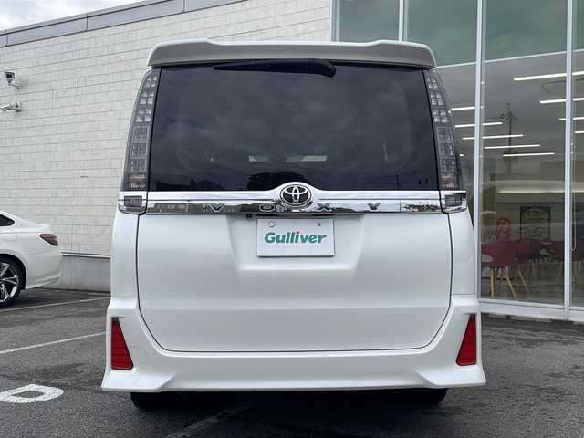 トヨタ ヴォクシー ZS 煌Ⅱ 鳥取県 2017(平29)年 10.3万km ホワイトパールクリスタルシャイン ワンオーナー/両側パワースライド/リヤクーラー/純正リヤスポイラー/純正メッキミラーカバー/純正16インチアルミ/純正フロアマット/純正ドアバイザー/社外メモリナビ/・フルセグTV、DVD、CD、SD、Bluetooth/社外フリップダウンモニター/バックカメラ/ETC/MTモード付AT/アイドリングストップ/レーンアシスト/オートハイビーム/オートライト/LEDライト/フォグランプ/横滑り防止装置/衝突被害軽減ブレーキ/スマートキー/スペアキー/新車保証書/取扱説明書