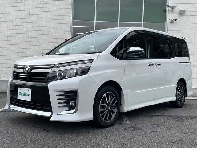 トヨタ ヴォクシー ZS 煌Ⅱ 鳥取県 2017(平29)年 10.3万km ホワイトパールクリスタルシャイン ワンオーナー/両側パワースライド/リヤクーラー/純正リヤスポイラー/純正メッキミラーカバー/純正16インチアルミ/純正フロアマット/純正ドアバイザー/社外メモリナビ/・フルセグTV、DVD、CD、SD、Bluetooth/社外フリップダウンモニター/バックカメラ/ETC/MTモード付AT/アイドリングストップ/レーンアシスト/オートハイビーム/オートライト/LEDライト/フォグランプ/横滑り防止装置/衝突被害軽減ブレーキ/スマートキー/スペアキー/新車保証書/取扱説明書
