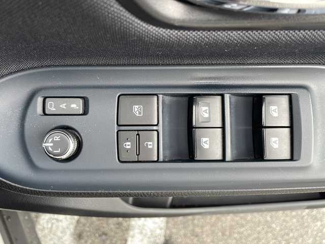 トヨタ ヴォクシー ZS 煌Ⅱ 鳥取県 2017(平29)年 10.3万km ホワイトパールクリスタルシャイン ワンオーナー/両側パワースライド/リヤクーラー/純正リヤスポイラー/純正メッキミラーカバー/純正16インチアルミ/純正フロアマット/純正ドアバイザー/社外メモリナビ/・フルセグTV、DVD、CD、SD、Bluetooth/社外フリップダウンモニター/バックカメラ/ETC/MTモード付AT/アイドリングストップ/レーンアシスト/オートハイビーム/オートライト/LEDライト/フォグランプ/横滑り防止装置/衝突被害軽減ブレーキ/スマートキー/スペアキー/新車保証書/取扱説明書