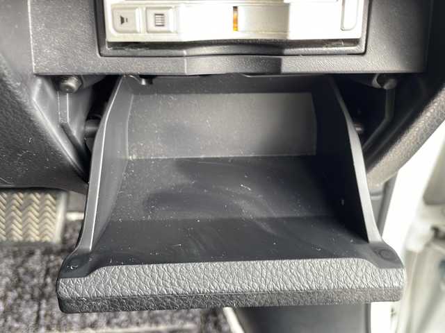 トヨタ ヴォクシー ZS 煌Ⅱ 鳥取県 2017(平29)年 10.3万km ホワイトパールクリスタルシャイン ワンオーナー/両側パワースライド/リヤクーラー/純正リヤスポイラー/純正メッキミラーカバー/純正16インチアルミ/純正フロアマット/純正ドアバイザー/社外メモリナビ/・フルセグTV、DVD、CD、SD、Bluetooth/社外フリップダウンモニター/バックカメラ/ETC/MTモード付AT/アイドリングストップ/レーンアシスト/オートハイビーム/オートライト/LEDライト/フォグランプ/横滑り防止装置/衝突被害軽減ブレーキ/スマートキー/スペアキー/新車保証書/取扱説明書