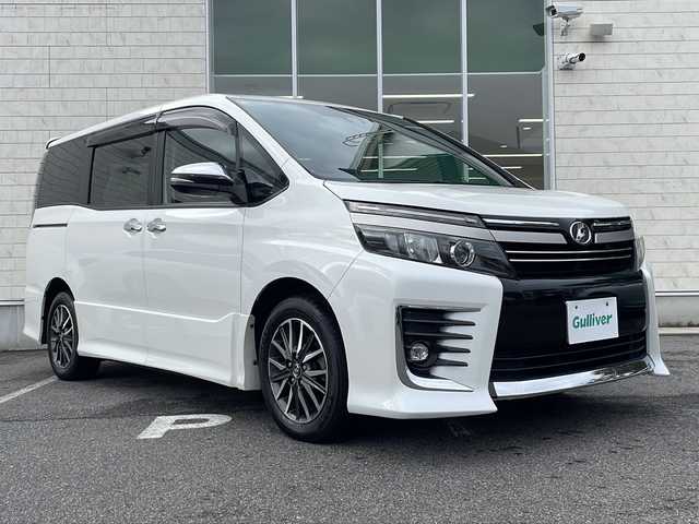 トヨタ ヴォクシー ZS 煌Ⅱ 鳥取県 2017(平29)年 10.3万km ホワイトパールクリスタルシャイン ワンオーナー/両側パワースライド/リヤクーラー/純正リヤスポイラー/純正メッキミラーカバー/純正16インチアルミ/純正フロアマット/純正ドアバイザー/社外メモリナビ/・フルセグTV、DVD、CD、SD、Bluetooth/社外フリップダウンモニター/バックカメラ/ETC/MTモード付AT/アイドリングストップ/レーンアシスト/オートハイビーム/オートライト/LEDライト/フォグランプ/横滑り防止装置/衝突被害軽減ブレーキ/スマートキー/スペアキー/新車保証書/取扱説明書