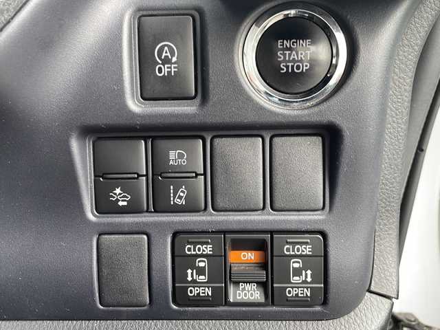 トヨタ ヴォクシー ZS 煌Ⅱ 鳥取県 2017(平29)年 10.3万km ホワイトパールクリスタルシャイン ワンオーナー/両側パワースライド/リヤクーラー/純正リヤスポイラー/純正メッキミラーカバー/純正16インチアルミ/純正フロアマット/純正ドアバイザー/社外メモリナビ/・フルセグTV、DVD、CD、SD、Bluetooth/社外フリップダウンモニター/バックカメラ/ETC/MTモード付AT/アイドリングストップ/レーンアシスト/オートハイビーム/オートライト/LEDライト/フォグランプ/横滑り防止装置/衝突被害軽減ブレーキ/スマートキー/スペアキー/新車保証書/取扱説明書