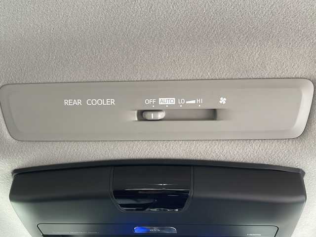 トヨタ ヴォクシー ZS 煌Ⅱ 鳥取県 2017(平29)年 10.3万km ホワイトパールクリスタルシャイン ワンオーナー/両側パワースライド/リヤクーラー/純正リヤスポイラー/純正メッキミラーカバー/純正16インチアルミ/純正フロアマット/純正ドアバイザー/社外メモリナビ/・フルセグTV、DVD、CD、SD、Bluetooth/社外フリップダウンモニター/バックカメラ/ETC/MTモード付AT/アイドリングストップ/レーンアシスト/オートハイビーム/オートライト/LEDライト/フォグランプ/横滑り防止装置/衝突被害軽減ブレーキ/スマートキー/スペアキー/新車保証書/取扱説明書