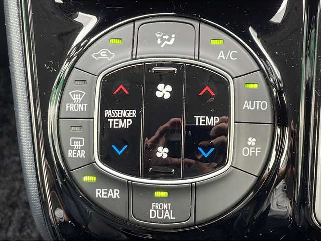 トヨタ ヴォクシー ZS 煌Ⅱ 鳥取県 2017(平29)年 10.3万km ホワイトパールクリスタルシャイン ワンオーナー/両側パワースライド/リヤクーラー/純正リヤスポイラー/純正メッキミラーカバー/純正16インチアルミ/純正フロアマット/純正ドアバイザー/社外メモリナビ/・フルセグTV、DVD、CD、SD、Bluetooth/社外フリップダウンモニター/バックカメラ/ETC/MTモード付AT/アイドリングストップ/レーンアシスト/オートハイビーム/オートライト/LEDライト/フォグランプ/横滑り防止装置/衝突被害軽減ブレーキ/スマートキー/スペアキー/新車保証書/取扱説明書