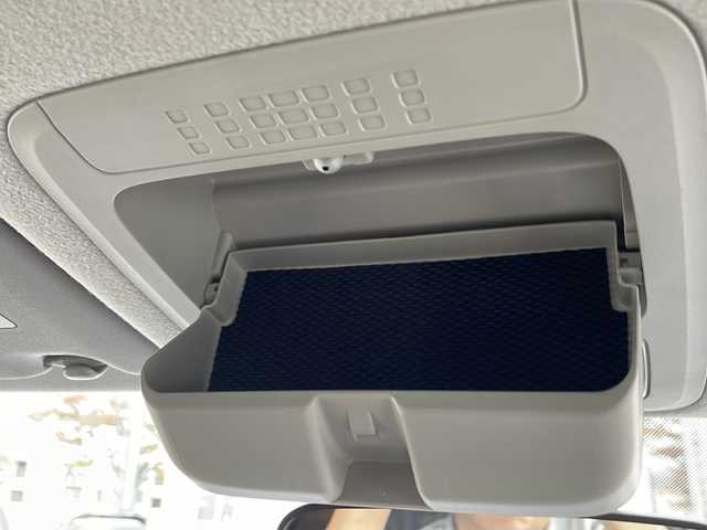 トヨタ ヴォクシー ZS 煌Ⅱ 鳥取県 2017(平29)年 10.3万km ホワイトパールクリスタルシャイン ワンオーナー/両側パワースライド/リヤクーラー/純正リヤスポイラー/純正メッキミラーカバー/純正16インチアルミ/純正フロアマット/純正ドアバイザー/社外メモリナビ/・フルセグTV、DVD、CD、SD、Bluetooth/社外フリップダウンモニター/バックカメラ/ETC/MTモード付AT/アイドリングストップ/レーンアシスト/オートハイビーム/オートライト/LEDライト/フォグランプ/横滑り防止装置/衝突被害軽減ブレーキ/スマートキー/スペアキー/新車保証書/取扱説明書