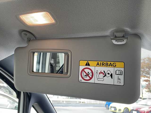 トヨタ ヴォクシー ZS 煌Ⅱ 鳥取県 2017(平29)年 10.3万km ホワイトパールクリスタルシャイン ワンオーナー/両側パワースライド/リヤクーラー/純正リヤスポイラー/純正メッキミラーカバー/純正16インチアルミ/純正フロアマット/純正ドアバイザー/社外メモリナビ/・フルセグTV、DVD、CD、SD、Bluetooth/社外フリップダウンモニター/バックカメラ/ETC/MTモード付AT/アイドリングストップ/レーンアシスト/オートハイビーム/オートライト/LEDライト/フォグランプ/横滑り防止装置/衝突被害軽減ブレーキ/スマートキー/スペアキー/新車保証書/取扱説明書