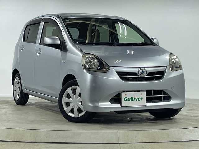 ダイハツ ミラ イース X 神奈川県 2013(平25)年 8万km ブライトシルバーメタリック 純正CDオーディオ/ヘッドライトレベライザー/リモコンキー/アイドリングストップ/電動格納ミラー/純正フロアマット/ドアバイザー/Wエアバッグ/ABS/盗難防止装置