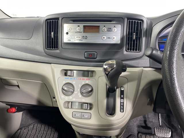 ダイハツ ミラ イース X 神奈川県 2013(平25)年 8万km ブライトシルバーメタリック 純正CDオーディオ/ヘッドライトレベライザー/リモコンキー/アイドリングストップ/電動格納ミラー/純正フロアマット/ドアバイザー/Wエアバッグ/ABS/盗難防止装置