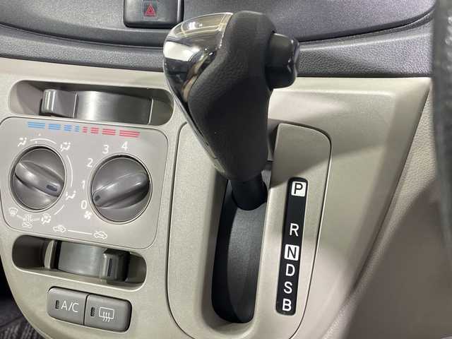 ダイハツ ミラ イース X 神奈川県 2013(平25)年 8万km ブライトシルバーメタリック 純正CDオーディオ/ヘッドライトレベライザー/リモコンキー/アイドリングストップ/電動格納ミラー/純正フロアマット/ドアバイザー/Wエアバッグ/ABS/盗難防止装置