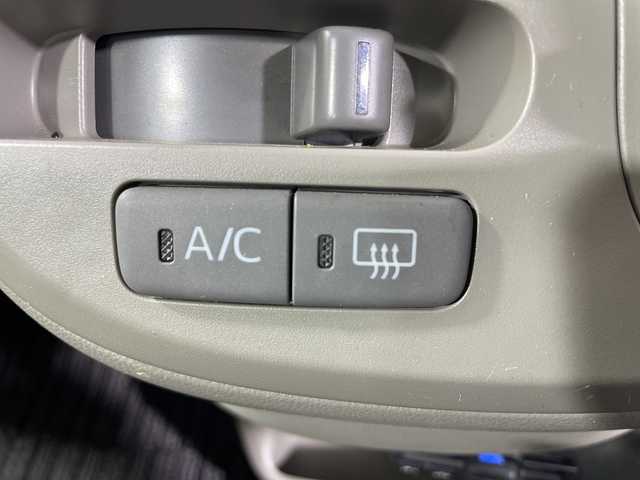 ダイハツ ミラ イース X 神奈川県 2013(平25)年 8万km ブライトシルバーメタリック 純正CDオーディオ/ヘッドライトレベライザー/リモコンキー/アイドリングストップ/電動格納ミラー/純正フロアマット/ドアバイザー/Wエアバッグ/ABS/盗難防止装置