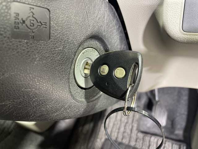 ダイハツ ミラ イース X 神奈川県 2013(平25)年 8万km ブライトシルバーメタリック 純正CDオーディオ/ヘッドライトレベライザー/リモコンキー/アイドリングストップ/電動格納ミラー/純正フロアマット/ドアバイザー/Wエアバッグ/ABS/盗難防止装置