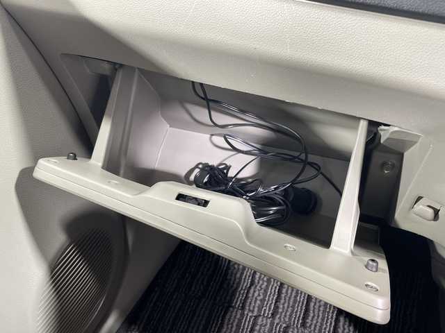 ダイハツ ミラ イース X 神奈川県 2013(平25)年 8万km ブライトシルバーメタリック 純正CDオーディオ/ヘッドライトレベライザー/リモコンキー/アイドリングストップ/電動格納ミラー/純正フロアマット/ドアバイザー/Wエアバッグ/ABS/盗難防止装置