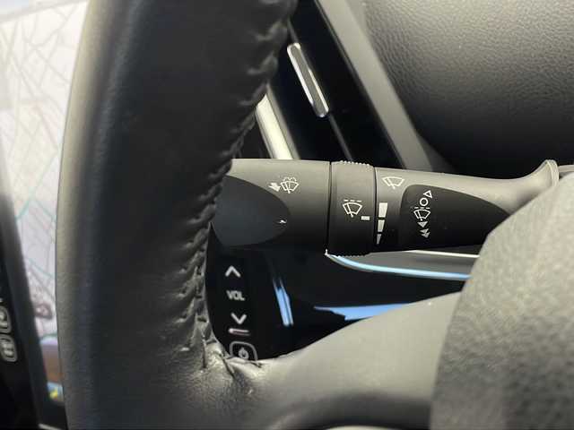 トヨタ プリウス ＰＨＶ S ナビパッケージ 栃木県 2017(平29)年 1.5万km ホワイト 純正ナビ/（BT/フルセグ/USB/AM/FM）/衝突軽減システム/車線逸脱抑制機能/横滑り防止/クルーズコントロール/電動格納ミラー/ステアリングヒーター/前席シートヒーター/ビルトインETC2.0/ドライブレコーダー/ステアリングスイッチ/純正フロアマット/フォグライト/ISOFIX/プッシュスタート/スマートキー