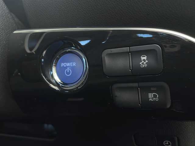 トヨタ プリウス ＰＨＶ S ナビパッケージ 栃木県 2017(平29)年 1.5万km ホワイト 純正ナビ/（BT/フルセグ/USB/AM/FM）/衝突軽減システム/車線逸脱抑制機能/横滑り防止/クルーズコントロール/電動格納ミラー/ステアリングヒーター/前席シートヒーター/ビルトインETC2.0/ドライブレコーダー/ステアリングスイッチ/純正フロアマット/フォグライト/ISOFIX/プッシュスタート/スマートキー