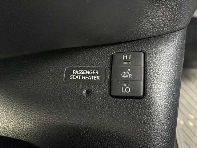 トヨタ プリウス ＰＨＶ S ナビパッケージ 栃木県 2017(平29)年 1.5万km ホワイト 純正ナビ/（BT/フルセグ/USB/AM/FM）/衝突軽減システム/車線逸脱抑制機能/横滑り防止/クルーズコントロール/電動格納ミラー/ステアリングヒーター/前席シートヒーター/ビルトインETC2.0/ドライブレコーダー/ステアリングスイッチ/純正フロアマット/フォグライト/ISOFIX/プッシュスタート/スマートキー