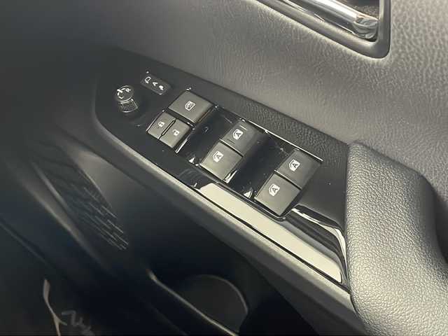 トヨタ プリウス ＰＨＶ S ナビパッケージ 栃木県 2017(平29)年 1.5万km ホワイト 純正ナビ/（BT/フルセグ/USB/AM/FM）/衝突軽減システム/車線逸脱抑制機能/横滑り防止/クルーズコントロール/電動格納ミラー/ステアリングヒーター/前席シートヒーター/ビルトインETC2.0/ドライブレコーダー/ステアリングスイッチ/純正フロアマット/フォグライト/ISOFIX/プッシュスタート/スマートキー