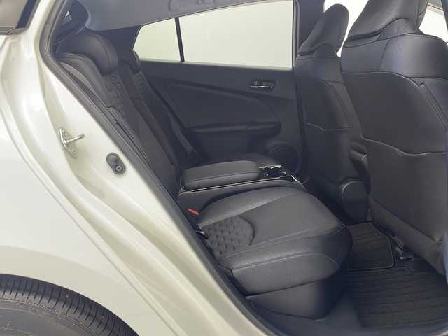 トヨタ プリウス ＰＨＶ S ナビパッケージ 栃木県 2017(平29)年 1.5万km ホワイト 純正ナビ/（BT/フルセグ/USB/AM/FM）/衝突軽減システム/車線逸脱抑制機能/横滑り防止/クルーズコントロール/電動格納ミラー/ステアリングヒーター/前席シートヒーター/ビルトインETC2.0/ドライブレコーダー/ステアリングスイッチ/純正フロアマット/フォグライト/ISOFIX/プッシュスタート/スマートキー