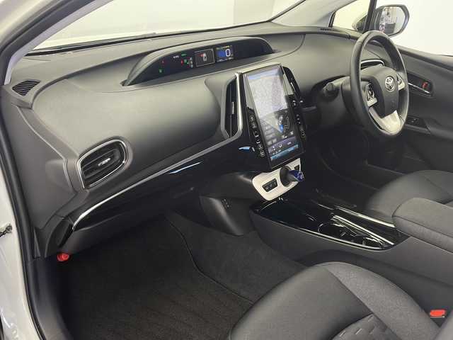 トヨタ プリウス ＰＨＶ S ナビパッケージ 栃木県 2017(平29)年 1.5万km ホワイト 純正ナビ/（BT/フルセグ/USB/AM/FM）/衝突軽減システム/車線逸脱抑制機能/横滑り防止/クルーズコントロール/電動格納ミラー/ステアリングヒーター/前席シートヒーター/ビルトインETC2.0/ドライブレコーダー/ステアリングスイッチ/純正フロアマット/フォグライト/ISOFIX/プッシュスタート/スマートキー