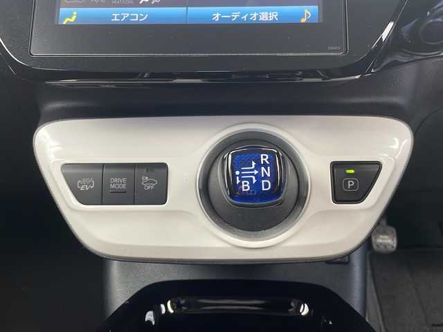 トヨタ プリウス ＰＨＶ S ナビパッケージ 栃木県 2017(平29)年 1.5万km ホワイト 純正ナビ/（BT/フルセグ/USB/AM/FM）/衝突軽減システム/車線逸脱抑制機能/横滑り防止/クルーズコントロール/電動格納ミラー/ステアリングヒーター/前席シートヒーター/ビルトインETC2.0/ドライブレコーダー/ステアリングスイッチ/純正フロアマット/フォグライト/ISOFIX/プッシュスタート/スマートキー