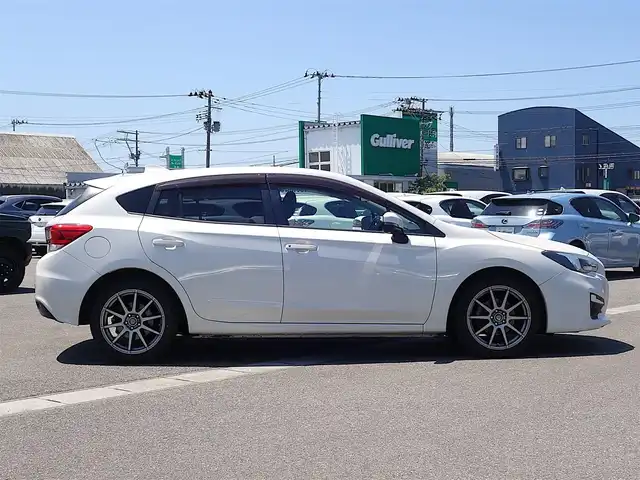 スバル インプレッサ スポーツ 2．0i－L アイサイト 山形県 2018(平30)年 6.1万km クリスタルホワイトP 4WD/衝突軽減/純正メモリナビ/　　【CD DVD BT フルセグ USB】/バックカメラ/レーダークルーズコントロール/LEDオートヘッドライト/ステアリング連動ヘッドライト/17インチアルミホイール/ステアリングスイッチ/パドルシフト/電動格納ウィンカーミラー/フォグランプ/スマートキー×2/ETC/積込タイヤ/　　【純正アルミ 205/50/R17 ノーマル 5mm ’23】