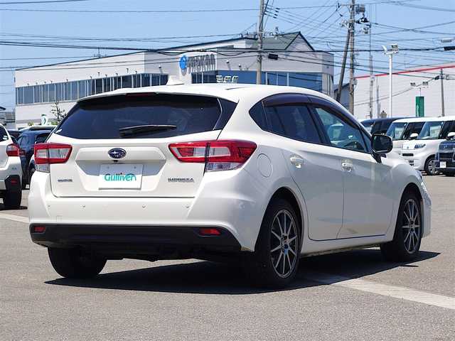 スバル インプレッサ スポーツ 2．0i－L アイサイト 山形県 2018(平30)年 6.1万km クリスタルホワイトP 4WD/衝突軽減/純正メモリナビ/　　【CD DVD BT フルセグ USB】/バックカメラ/レーダークルーズコントロール/LEDオートヘッドライト/ステアリング連動ヘッドライト/17インチアルミホイール/ステアリングスイッチ/パドルシフト/電動格納ウィンカーミラー/フォグランプ/スマートキー×2/ETC/積込タイヤ/　　【純正アルミ 205/50/R17 ノーマル 5mm ’23】