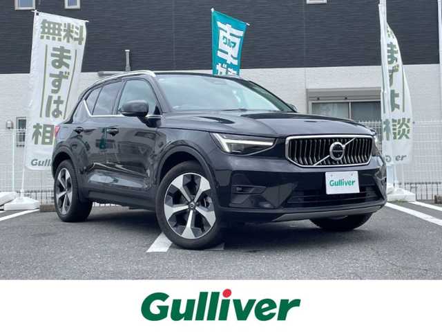 ボルボ ボルボ ＸＣ４０ アルティメット B4 AWD 三重県 2023(令5)年 2.5万km オニキスブラックP 登録時24992Km/純正ナビ/（ラジオ・グーグルマップ・Spotify・Apple carPlay・USB）/ドラレコ　/全方位カメラ　/バックカメラ　/ステアリングリモコン/クルコン　/両席パワーシート　/運転席メモリーシート　/全席シートヒーター　/Ｈａｒｍａｎｎ　Ｋａｒｅｄｏｎ　/パワーバックドア　/MTモード付/革巻きステアリング/ステアリングヒーター/クリアランスソナー　/横すべり防止/LEDオートライト　/フォグライト/保証書/取説