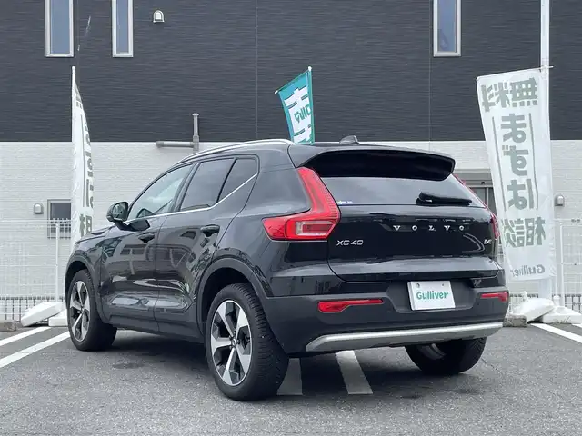 ボルボ ボルボ ＸＣ４０ アルティメット B4 AWD 三重県 2023(令5)年 2.5万km オニキスブラックP 登録時24992Km/純正ナビ/（ラジオ・グーグルマップ・Spotify・Apple carPlay・USB）/ドラレコ　/全方位カメラ　/バックカメラ　/ステアリングリモコン/クルコン　/両席パワーシート　/運転席メモリーシート　/全席シートヒーター　/Ｈａｒｍａｎｎ　Ｋａｒｅｄｏｎ　/パワーバックドア　/MTモード付/革巻きステアリング/ステアリングヒーター/クリアランスソナー　/横すべり防止/LEDオートライト　/フォグライト/保証書/取説