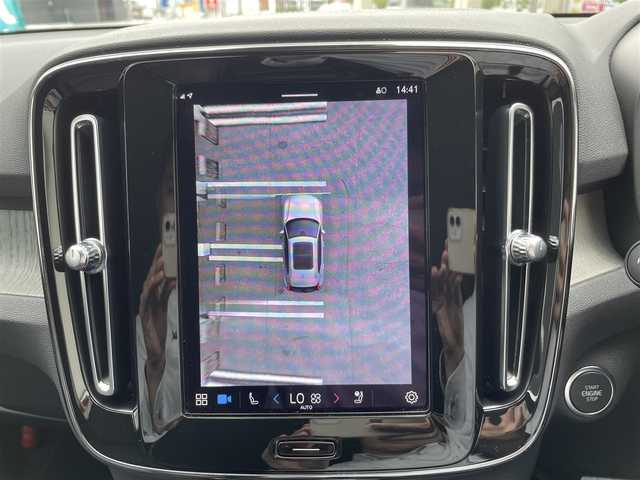 ボルボ ボルボ ＸＣ４０ アルティメット B4 AWD 三重県 2023(令5)年 2.5万km オニキスブラックP 登録時24992Km/純正ナビ/（ラジオ・グーグルマップ・Spotify・Apple carPlay・USB）/ドラレコ　/全方位カメラ　/バックカメラ　/ステアリングリモコン/クルコン　/両席パワーシート　/運転席メモリーシート　/全席シートヒーター　/Ｈａｒｍａｎｎ　Ｋａｒｅｄｏｎ　/パワーバックドア　/MTモード付/革巻きステアリング/ステアリングヒーター/クリアランスソナー　/横すべり防止/LEDオートライト　/フォグライト/保証書/取説