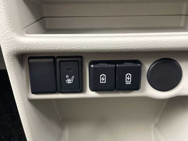 スズキ ラパン L 愛知県 2024(令6)年 0.3万km トラッドカーキメタリック 禁煙車/純正7インチナビ/(フルセグTV/CD/DVD/USB/Bluetooth)/バックカメラ/スズキセーフティシステム/・衝突軽減ブレーキ/・車線逸脱警報/・アイドリングストップ/後部コーナーセンサー/シートヒーター/ステアリングリモコン/電動格納ミラー/ドアバイザー/プッシュスタート/スマートキー/LEDヘッドライト/オートライト/盗難防止装置