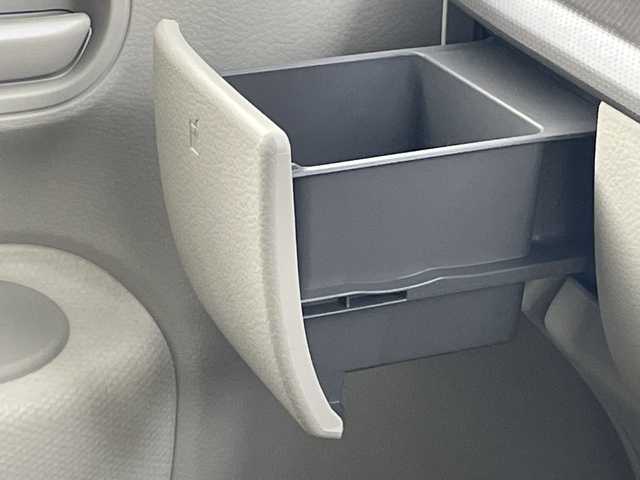 スズキ ラパン L 愛知県 2024(令6)年 0.3万km トラッドカーキメタリック 禁煙車/純正7インチナビ/(フルセグTV/CD/DVD/USB/Bluetooth)/バックカメラ/スズキセーフティシステム/・衝突軽減ブレーキ/・車線逸脱警報/・アイドリングストップ/後部コーナーセンサー/シートヒーター/ステアリングリモコン/電動格納ミラー/ドアバイザー/プッシュスタート/スマートキー/LEDヘッドライト/オートライト/盗難防止装置